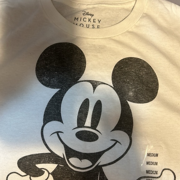 Disney T-shirt Mickey Mouse face on front of tee - Picture 3 of 6